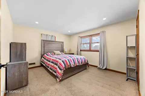 Bedroom - 21 Starlit Dr, Middlesex, NJ 08846 photo 2 of 5