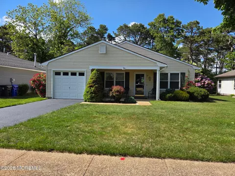 17 Nautilus Dr, Brick, NJ 08723
