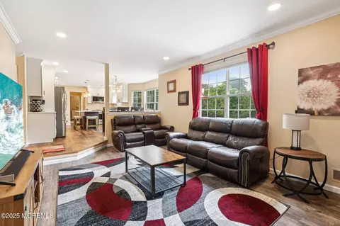 Living - 3 Macintosh Ct, Jackson, NJ 08527 photo 2 of 3