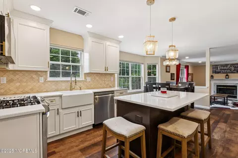 Kitchen - 3 Macintosh Ct, Jackson, NJ 08527 photo 4 of 6