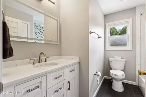 Bath - 3 Macintosh Ct, Jackson, NJ 08527 photo 2 of 5