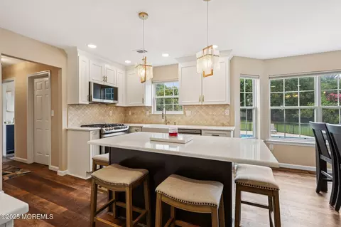 Kitchen - 3 Macintosh Ct, Jackson, NJ 08527 photo 2 of 6