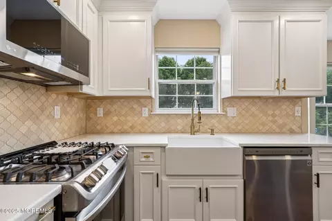 Kitchen - 3 Macintosh Ct, Jackson, NJ 08527 photo 3 of 6