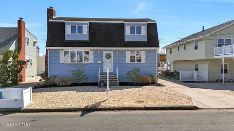 274 S 1st St, Surf City, NJ 08008