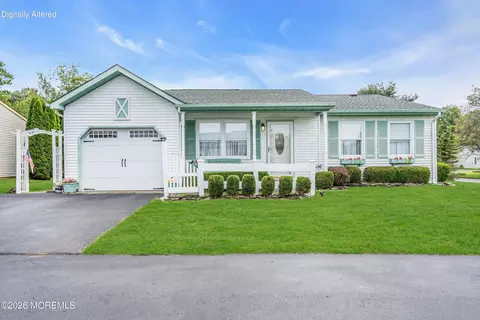 74 Chelsea Dr, Whiting, NJ 08759