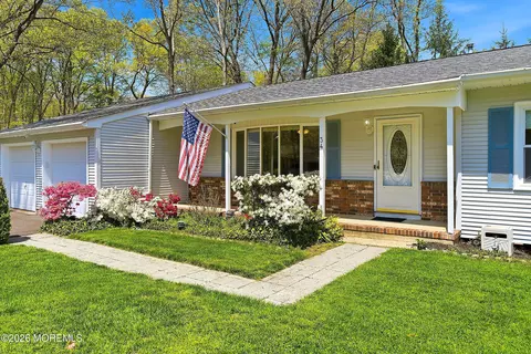34 6th St, Manchester, NJ 08759