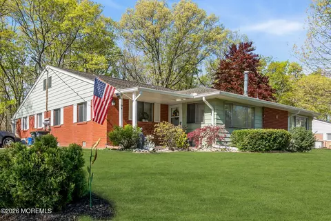 12 Cardinal St # B, Manchester, NJ 08759