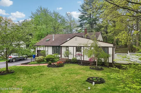 4 Woodland Rd, Holmdel, NJ 07733