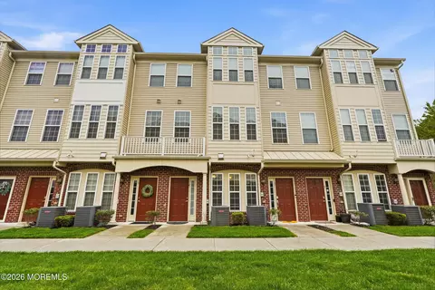 4 Kyle Dr, Tinton Falls, NJ 07712