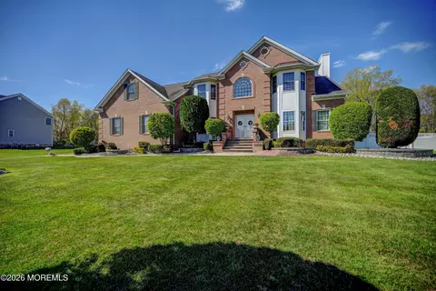 4 Topaz Dr, Jackson, NJ 08527