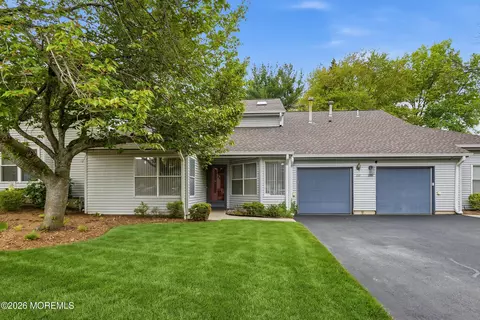 237 Ravenswood Rd, Englishtown, NJ 07726