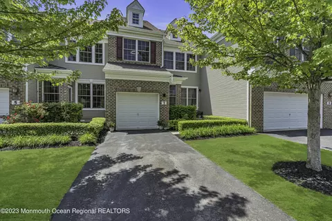 7 Demarest Dr, Manalapan, NJ 07726