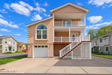 34 Evergreen Pl, Keansburg, NJ 07734