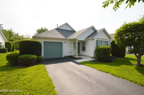 2654 Meadow Lake Dr, Toms River, NJ 08755