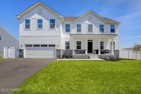 3 Annapolis St, Farmingdale, NJ 07727