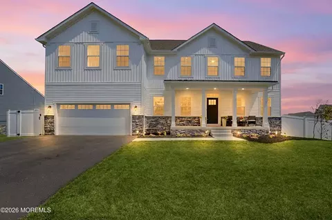 3 Annapolis St, Farmingdale, NJ 07727
