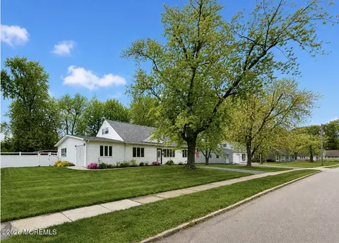 5 Farmdale Rd, Hazlet, NJ 07730