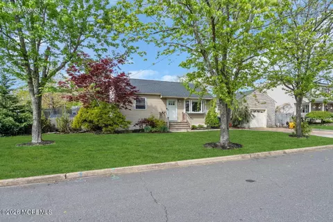 318 Texas Dr, Brick, NJ 08723