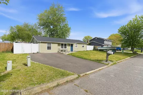 307 5th St, Waretown, NJ 08758