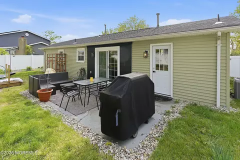 Exterior - 307 5th St, Waretown, NJ 08758 photo 2 of 4