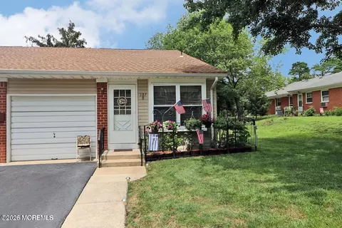 107 B Constitution Blvd, Whiting, NJ 08759