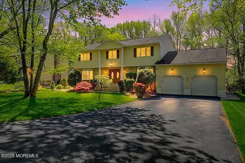 9 Manor Ct, Manalapan, NJ 07726