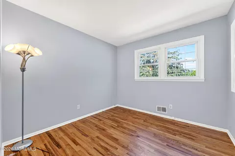 33 Bayberry Ln, New Monmouth, NJ 07748