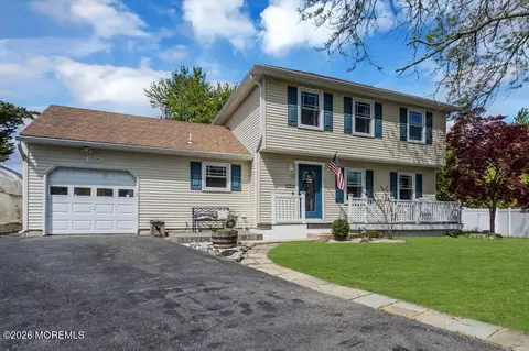 1058 Torremolinos Ct, Toms River, NJ 08753