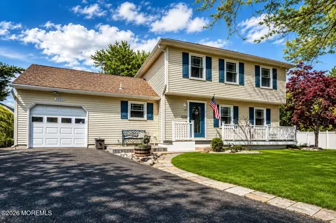 1058 Torremolinos Ct, Toms River, NJ 08753