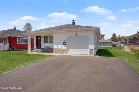 28 Montserrat St, Toms River, NJ 08757