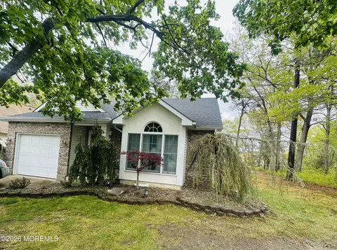 1905 Kwansan Ct, Toms River, NJ 08755