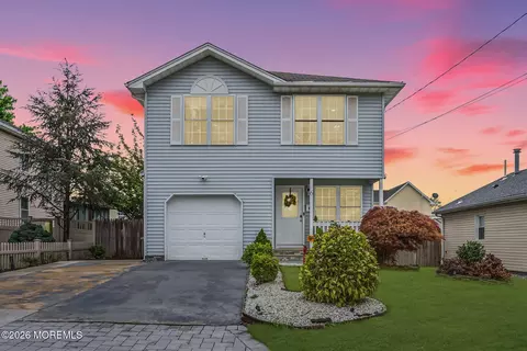 6 Ives Ct, Monroe, NJ 08831