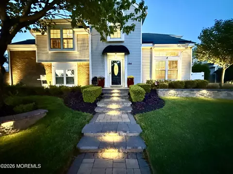 194 Kentucky Way, Freehold, NJ 07728