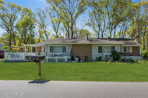 13 Robin St # A, Manchester, NJ 08759