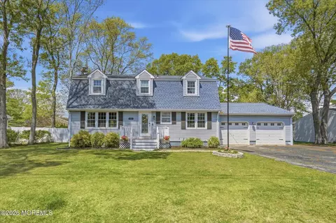 234 Spruce Ln, Forked River, NJ 08731