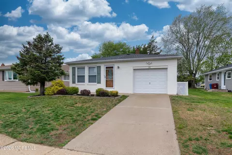 15 Palmetto Point St, Toms River, NJ 08757
