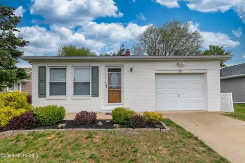 15 Palmetto Point St, Toms River, NJ 08757