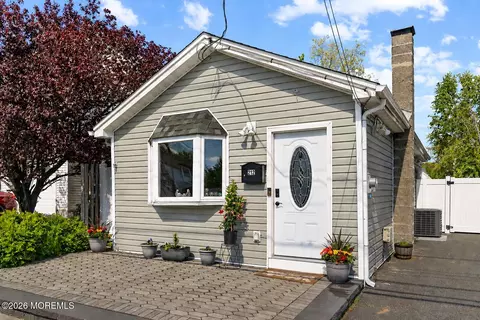 212 Atlantic St, Keyport, NJ 07735