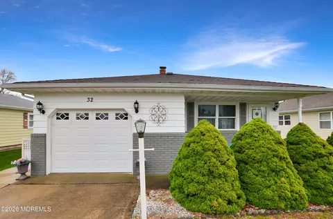 32 Bonaire Dr, Toms River, NJ 08757