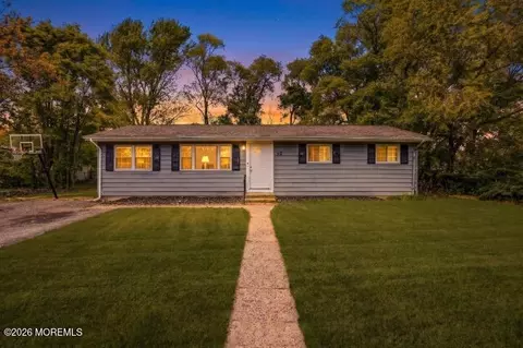 32 Goldweber Ave, Jackson, NJ 08527