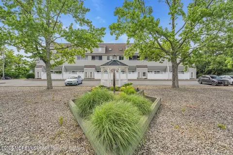 145 Central Ave #4B, Island Heights, NJ 08732
