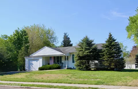 32 Toomin Dr, Tinton Falls, NJ 07753