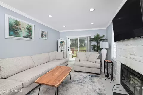 Living - 70 Overlook Dr, Independence, NJ 07838 photo 3 of 4