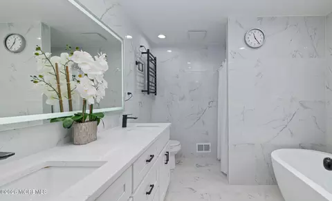 Bath - 70 Overlook Dr, Independence, NJ 07838 photo 2 of 4
