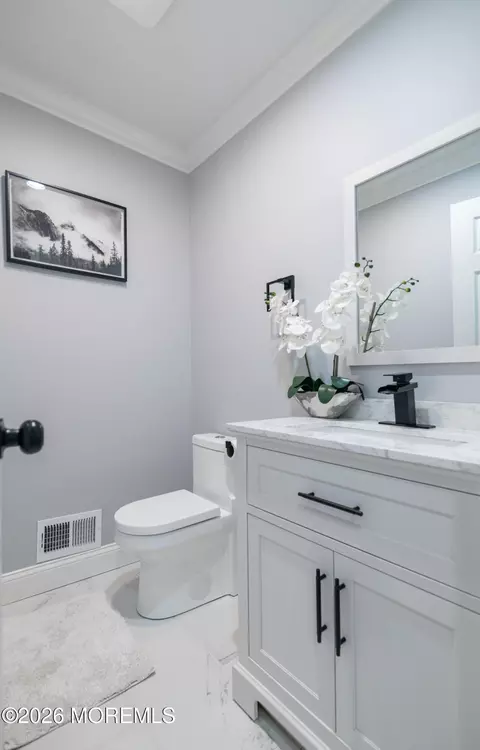 Bath - 70 Overlook Dr, Independence, NJ 07838 photo 1 of 4