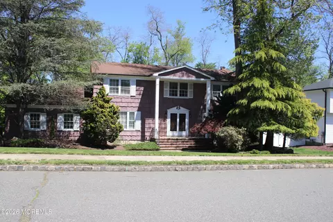 4 Vista Dr, Morganville, NJ 07751