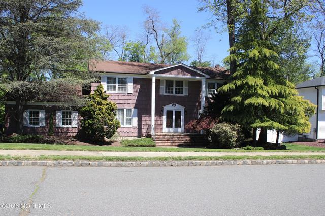 4 Vista Dr, Morganville, NJ 07751