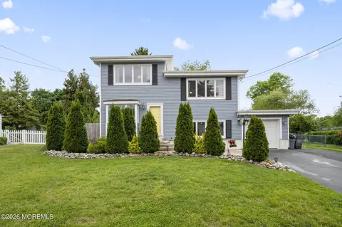 13 Mallory Way, Hamilton, NJ 08610