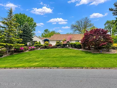 20 Sunrise Cir, Holmdel, NJ 07733