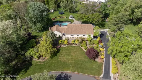 20 Sunrise Cir, Holmdel, NJ 07733